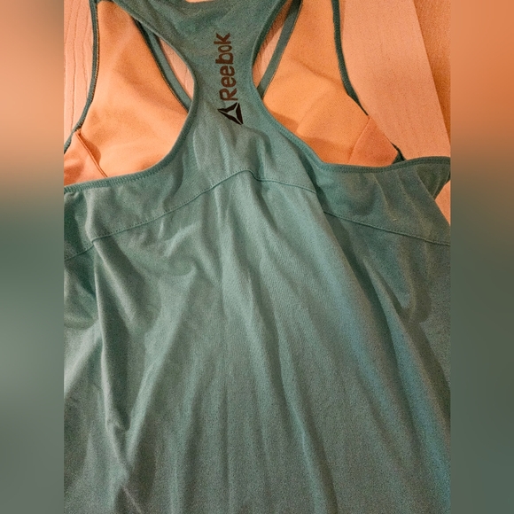 Reebok Teal/Turquoise Racerback Workout Tank Top with built-in bra. Size L. - Picture 9 of 10